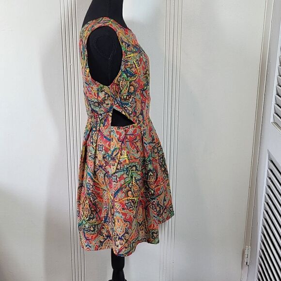 Beautifully Cut Out Dress - Picture 3 of 11